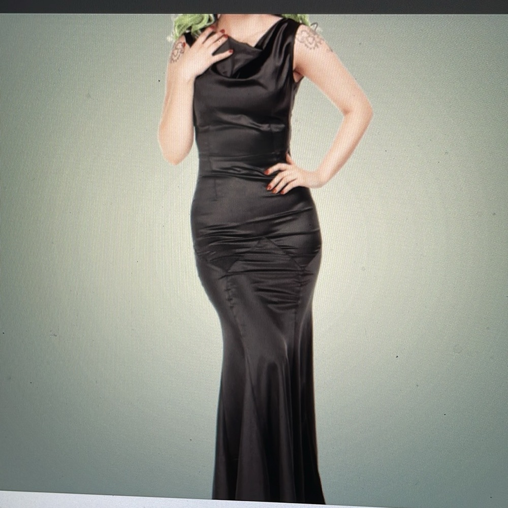 New collectif vintage satin fishtail gown - Picture 3 of 10